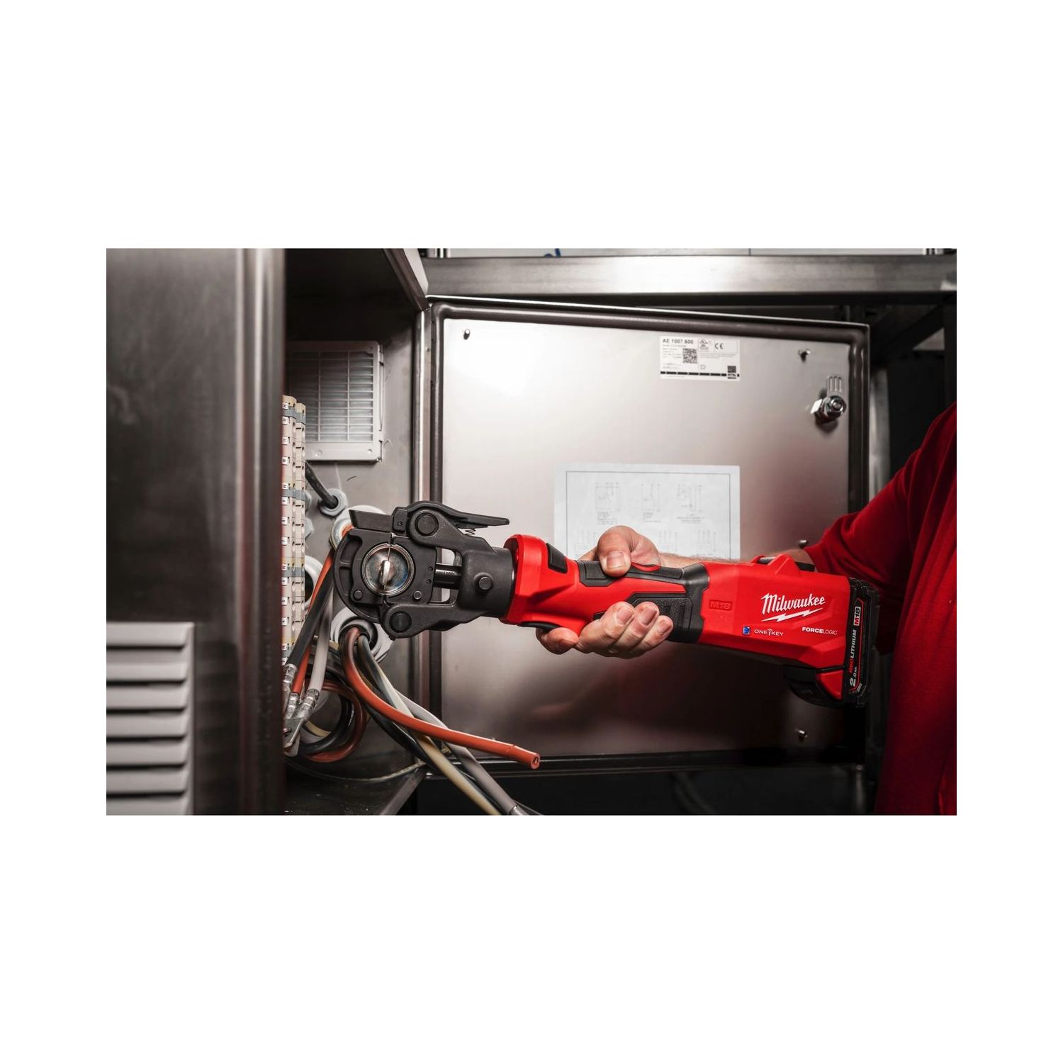 Milwaukee Cordless Hydraulic Crimpers M18ONEHCCT60-0C Thumbnail 3