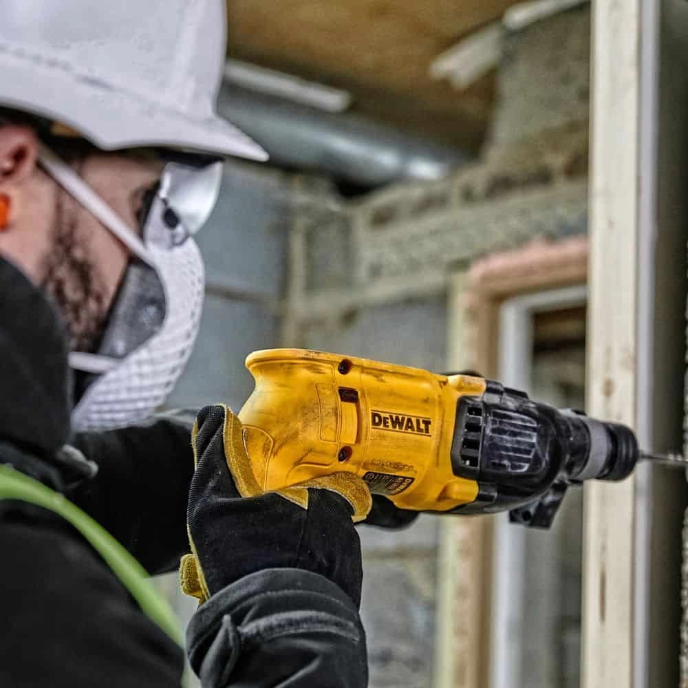 Dewalt Rotary Hammers D25033C-B4 Thumbnail 3