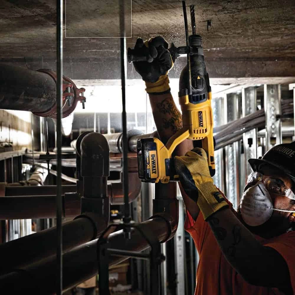 Dewalt Rotary Hammers DCH133M1-GB Thumbnail 3