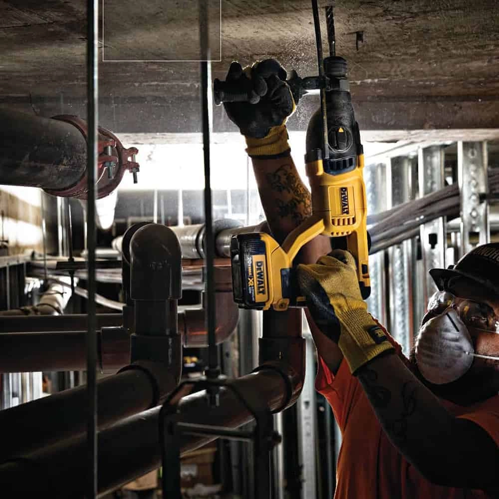Dewalt Rotary Hammers DCH133M1EXP-GB Thumbnail 3
