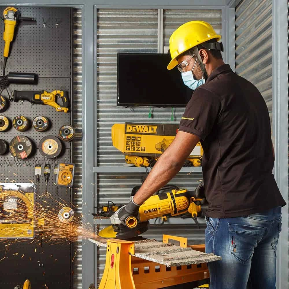 Dewalt Angle Grinders DWE4579-LX Thumbnail 4