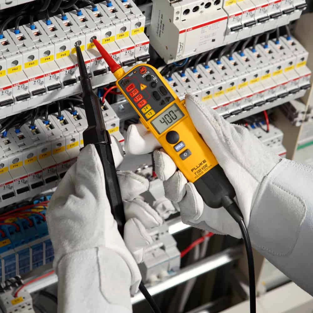 Fluke Voltage Testers T130 Thumbnail 1